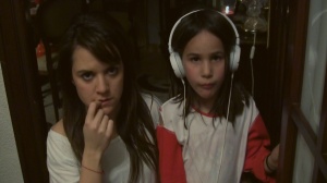 SACA A LA NIÑA DE AQUÍ